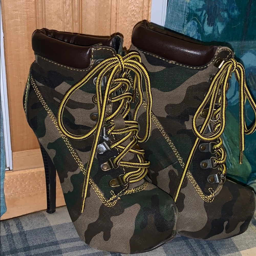 Natural Breeze camouflage Women’s boots 5.5